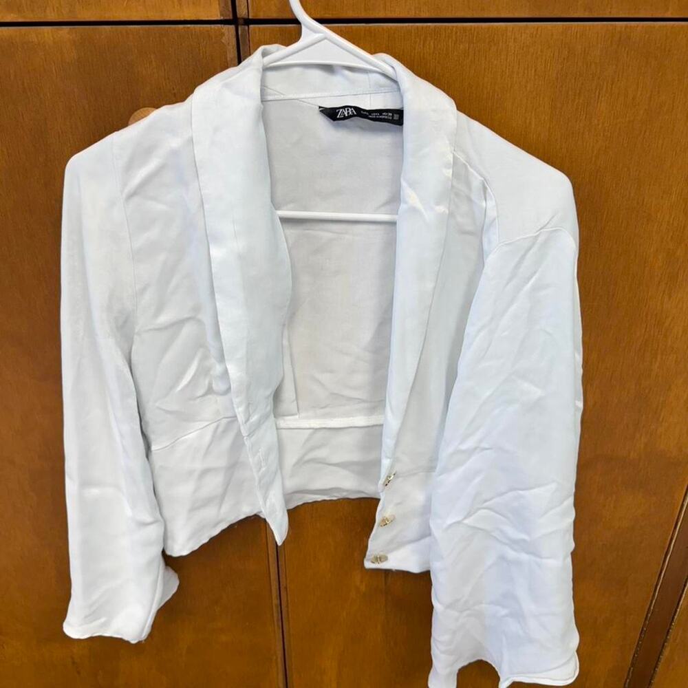 White zara blazer with gold